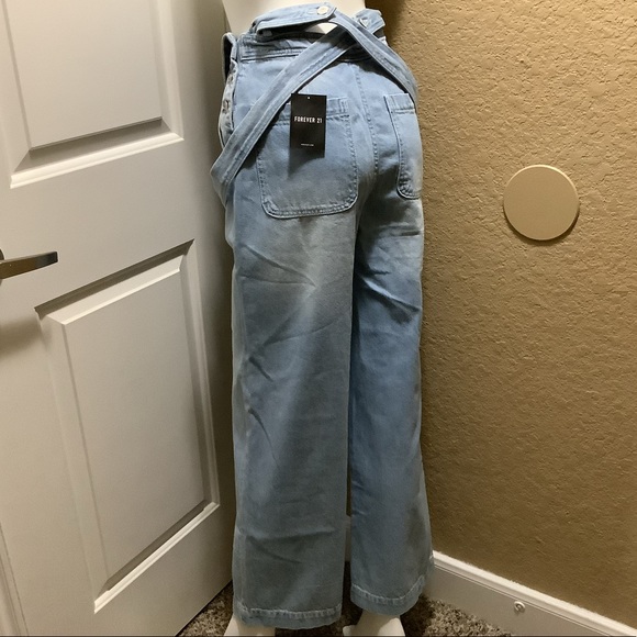 🛑 Forever 21 Light Wash Overalls NWT - Picture 3 of 5